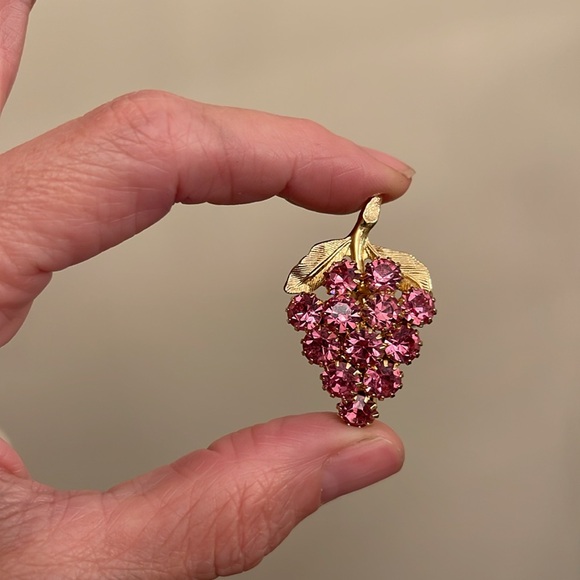 Vintage Pink Rhinestone Fruit or Grape Cluster Pin - Picture 8 of 14